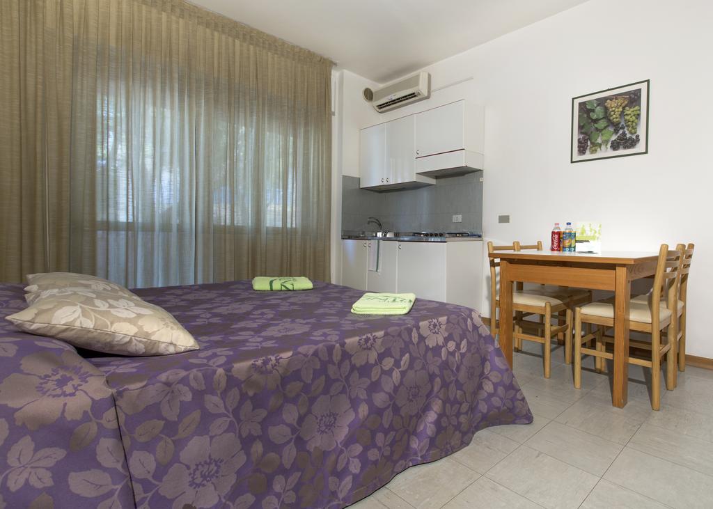 Aparthotel Carinzia Lignano Sabbiadoro Extérieur photo