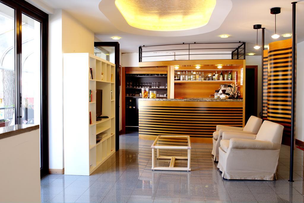 Aparthotel Carinzia Lignano Sabbiadoro Extérieur photo