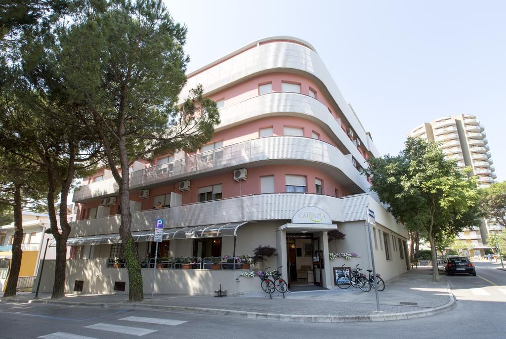 Aparthotel Carinzia Lignano Sabbiadoro Extérieur photo